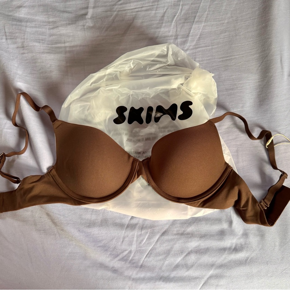 Brand new SKIMS 30C T Shirt Bra with tags Brown Cocoa